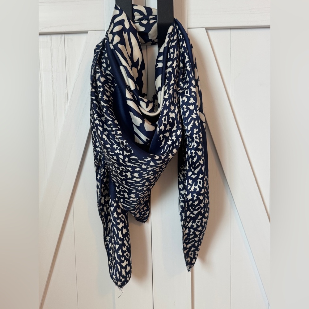 Silky scarf